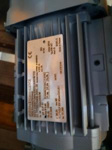 SEW-EURODRIVE RF27 0,37 kW hajtóműves villanymotor 36 f/p – IE3